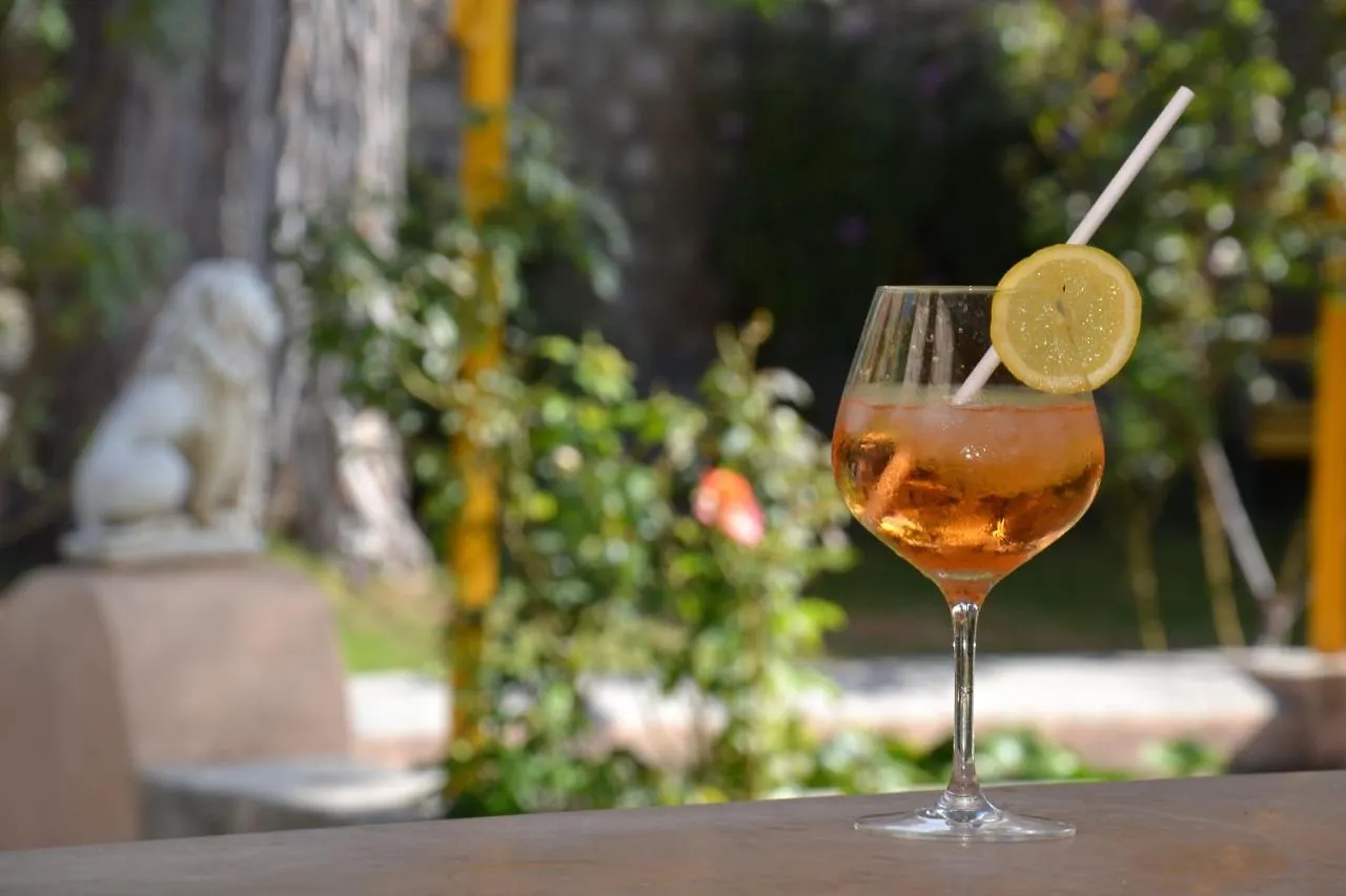 Hotel Les Arcades Le Lion D'Or Buis-les-Baronnies