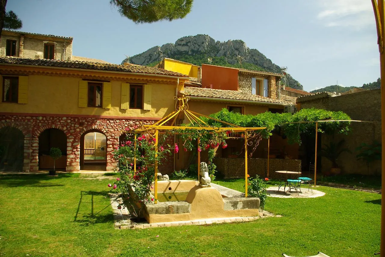 Hotel Les Arcades Le Lion D'Or Buis-les-Baronnies Francja