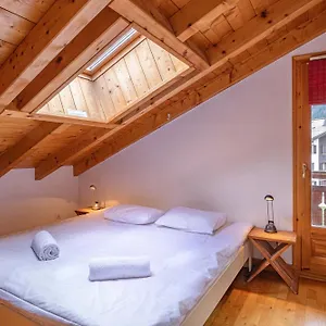 Appartement Capucin - A 3 Bedroom Mountain Loft, Chamonix