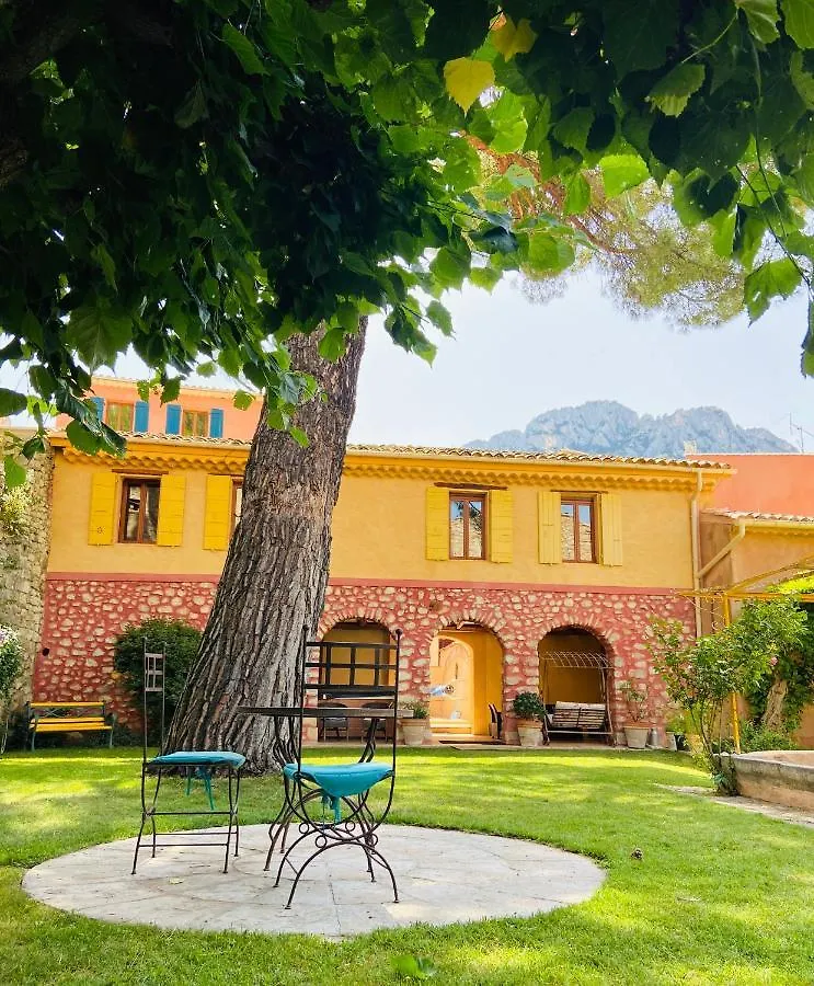 Les Arcades Le Lion D'Or Hotel Buis-les-Baronnies 3*,