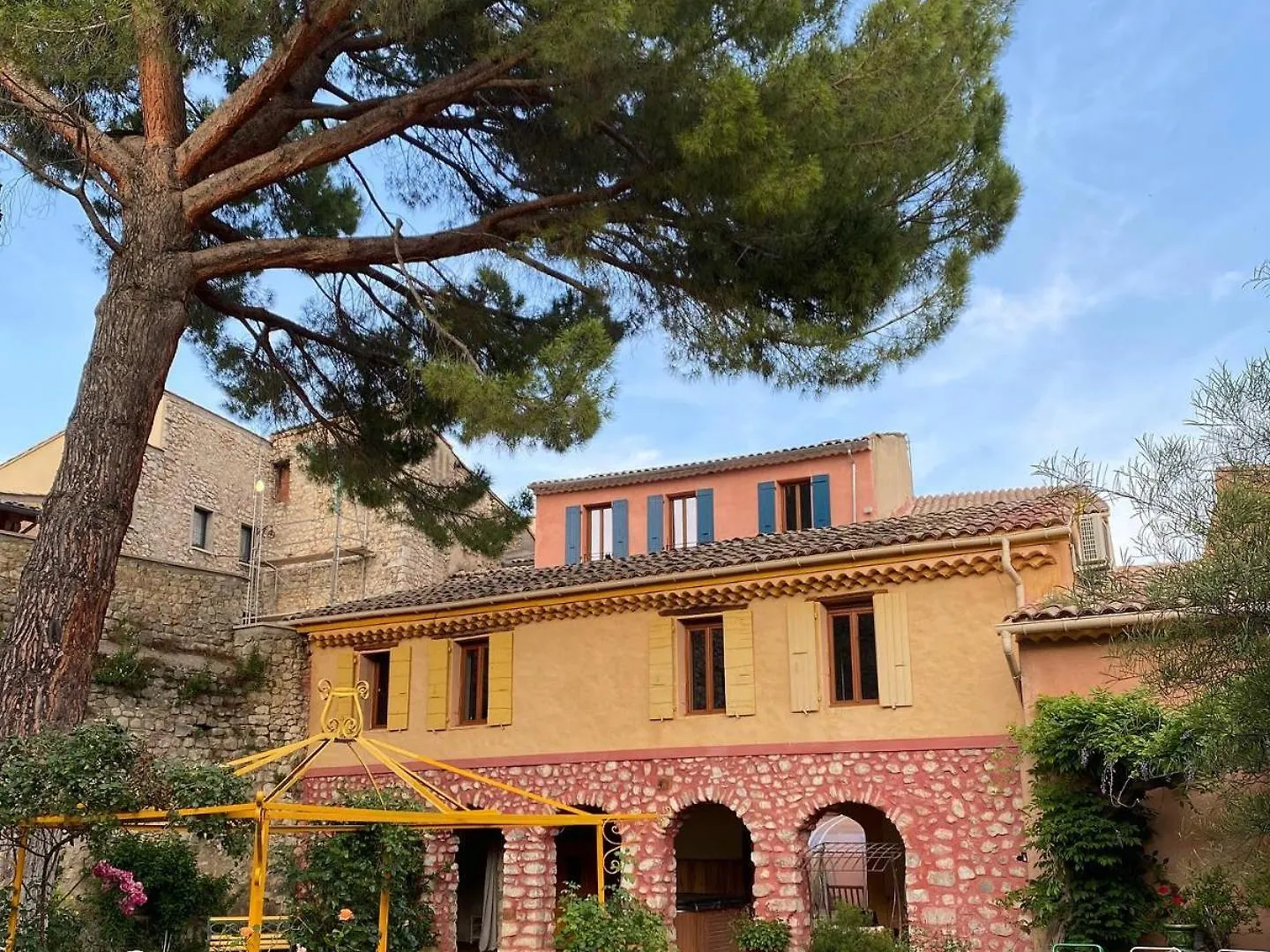 Les Arcades Le Lion D'Or Hotel Buis-les-Baronnies